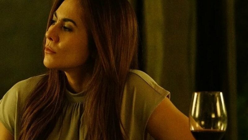 Wulan Guritno dinilai terlalu kece dan badass ketika ambil bagian dalam film Serigala Terakhir 2, buat banyak netizen terpesona.