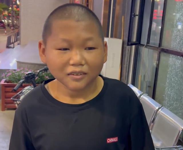 Tampang Masih Kayak Anak Kecil, Pria Ini Sulit Mendapat Pekerjaan dan Pacar 2 Lampiran Gambar