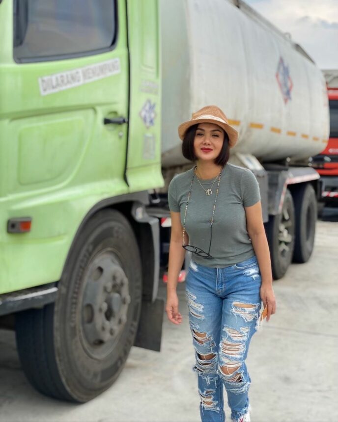 ABG Lewat, Walau Berumur 50 Tahun Kecantikan Yuni Shara Buat Netizen Tak Berkedip 2 Lampiran Gambar