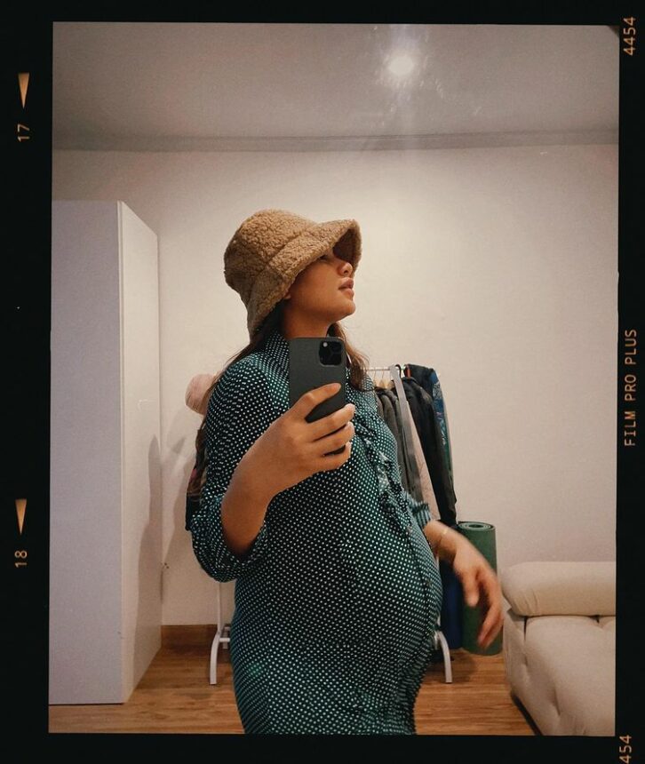 Tak Lama Lagi Melahirkan, Intip Potret Terbaru Indah Permatasari yang Semakin Chubby 6 Lampiran Gambar