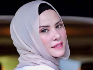 Mantan pengacara Angel Lelga, Deolipa Yumara diduga akan melaporkan dan menuntut Angel Lelga senilai 6 M karena merasa telah dirugikan.