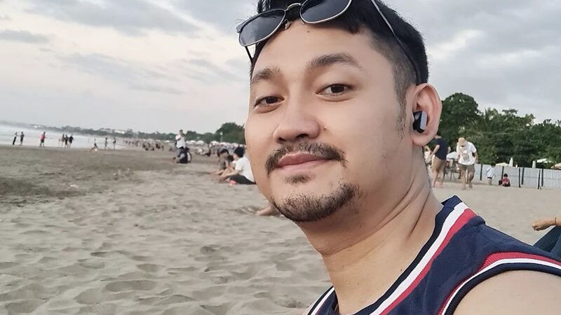 Angga Wijaya akhirnya buka suara perihal dirinya yang dituding tidak pernah menafkahkan Dewi Perssik selama lima tahun menikah.