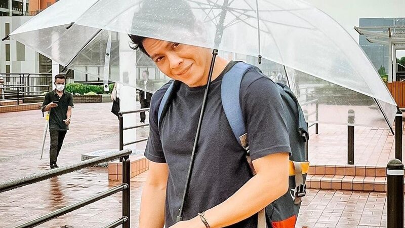 Ariel NOAH belum lama ini hebohkan publik dengan unggahan foto mesra dirinya bersama dengan seorang wanita cantik di negara Jepang.