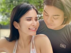 Maria Vania mengaku bahwa ia merasa butuh kepastian walau merasa nyaman dengan Billy Syahputra tetapi tidak ada komitmen.