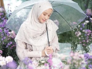 Aktris Laudya Chintya Bella menghebohkan jagat raya lantaran ia dikabarkan telah dinikahi oleh pangeran Dubai.