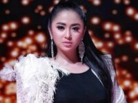 Dihujat soal mantan suaminya, Dewi Persik berikan serangan balik dengan mempertanyakan asal uang yang diperoleh Angga untuk membangun hunian mewah.