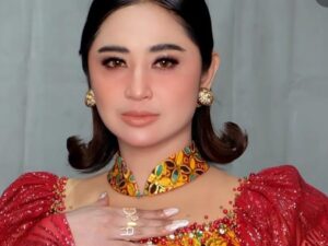 Dewi Perssik sesegukan saat menceritakan kisah asmaranya yang kerap gagal hingga kini resmi menjanda 3 kali.