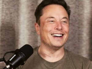 Elon Musk Sebut Rencana Membeli Manchester United hanya Lelucon