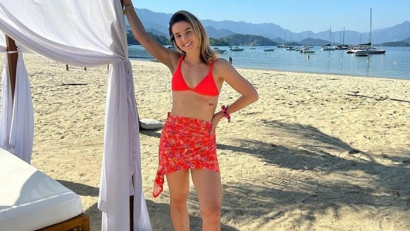 Istri Lucas Paqueta, Youtuber Seksi Yang Hobi Tampil dengan Bikini