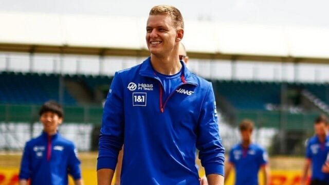 Pembalap Formula 1 asal Jerman, Mick Schumacher, terancam tidak memiliki tim tahun depan. Kontraknya bersama tim Haas-Ferrari berlaku sampai 2023 mendatang.