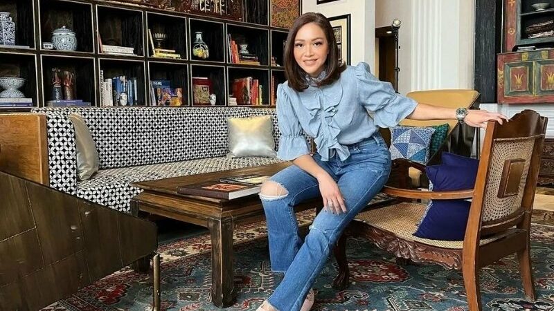 Maia Estianti kali ini membagikan momen bahagia keluarganya saat sedang merayakan ulang tahun Tissa Biani kekasih Dul Jaelani.