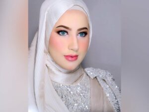 Semakin banyaknya hujatan yang diterima Tasyi Athasyia membuat ia terpaksa membongkar isi chat keluarga dalam unggahan Instastory miliknya.