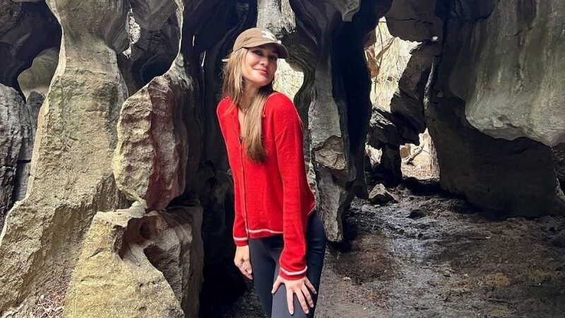 Luna Maya merayakan ulang tahun kemerdekaan Republik Indonesia dengan menjelajahi keindahan alam di Makassar.