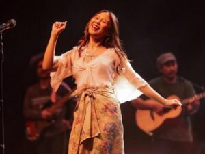 Nadin Amizah mengungkap rasa kecewanya kepada fans di Malang yang komentar negatif dan menyalahkan panitia saat dirinya batal tampil.