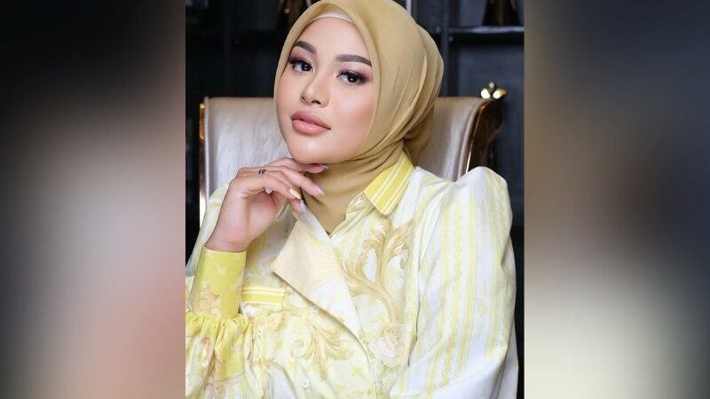 Aurel Hermansyah membuat kaget Ussy Sulistiawati saat mendengar uang bulanan Aurel yang sangat fantastis. Pantas Aurel doyan beli tas mahal.