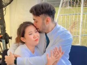 Kiky Saputri kali ini benar-benar semakin meresahkan netizen lewat video ciuman dirinya bersama aktor tampan Refal Hady.