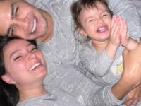 Pasangan keluarga selebriti Asmirandah dan Jonas Rivanno terlihat jarang di pemberitaan media. Diam-diam mereka nampak semakin harmonis.