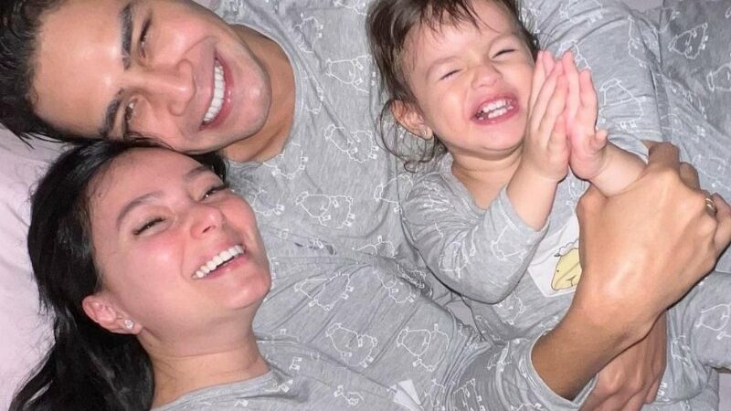 Pasangan keluarga selebriti Asmirandah dan Jonas Rivanno terlihat jarang di pemberitaan media. Diam-diam mereka nampak semakin harmonis.