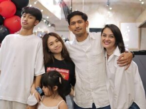 Ibnu Jamil menceritakan kerenggangan hubungannya dengan anak kandungnya setelah sah bercerai dengan Ade Maya beberapa waktu lalu.