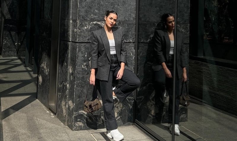 Raisa Andriana baru-baru ini mengunggah potret dirinya dengan style yang sedang hype saat ini, sontak banyak netizen yang beri pujian.