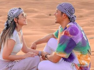 Via Vallen baru saja menikah dengan Chevra Yolandi pada pertengahan Juli kemarin. Setelah itu, mereka berangkat untuk berbulan madu.