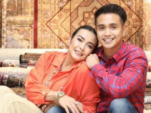 Tiga tahun pernikahan membuat Ajun Perwira ingin memiliki momongan seperti yang lain. Ia meminta Jennifer Jill jalani program bayi tabung.