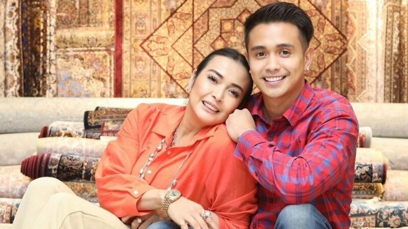 Tiga tahun pernikahan membuat Ajun Perwira ingin memiliki momongan seperti yang lain. Ia meminta Jennifer Jill jalani program bayi tabung.