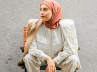 Penampilan Irish Bella yang ketika berolahraga dengan memakai hijab dengan baju ketat jadi sorotan publik hingga berbagai komentar.