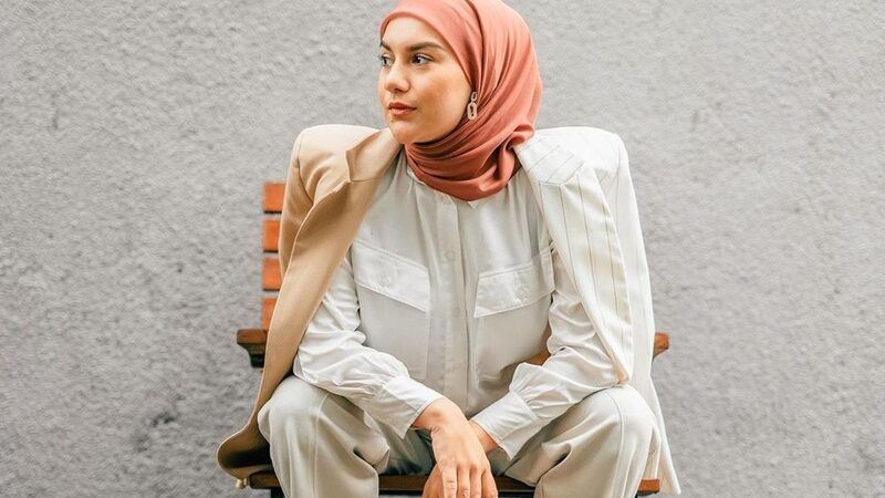 Penampilan Irish Bella yang ketika berolahraga dengan memakai hijab dengan baju ketat jadi sorotan publik hingga berbagai komentar.