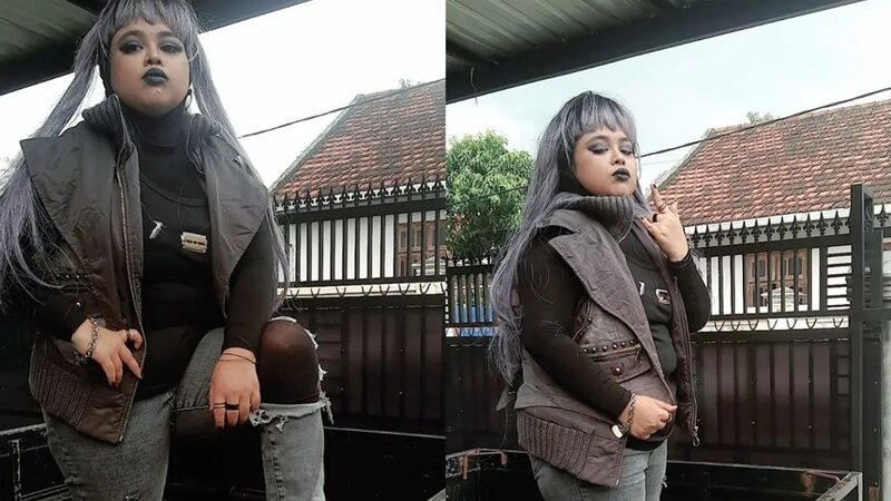 Kekeyi baja mengunggah potret dirinya yang terlihat gaul dengan memakai baju anak punk berwarna hitam dan abu-abu, Rabu (3/8/2022).