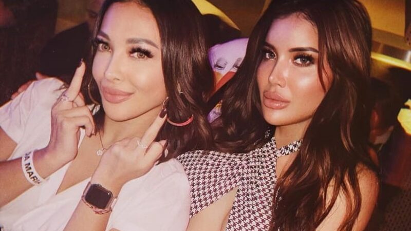 Millen Cyrus mengunggah foto bersama temannya yang mirip dengan dirinya dan diduga mereka merupakan hasil dari cetakan yang sama.