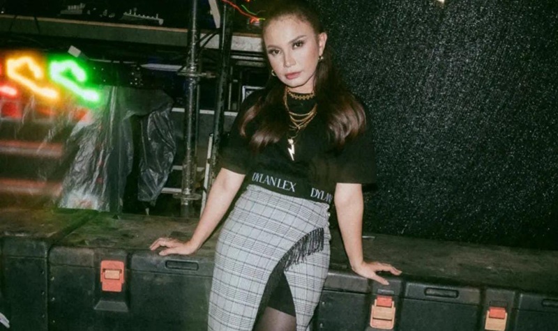 Rossa baru saja mengadakan konser Rossa 25 Shining Yeara Concert in Bandung yang hebohkan jagat maya dengan aksinya yang berderai air mata.