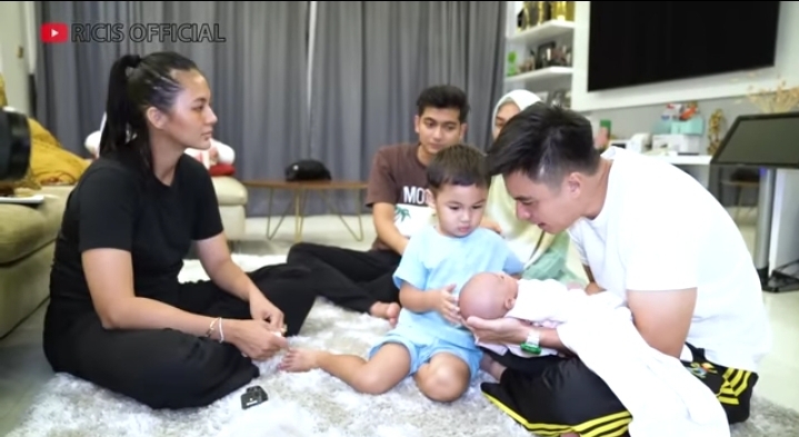 Duh Gemasnya, Kiano Kenzo Salting Saat Pertama Kali Ketemu Baby Moana 2 Lampiran Gambar
