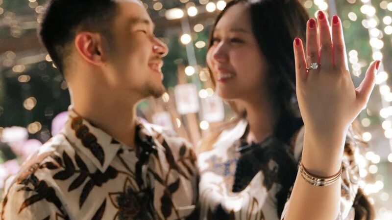 Jess No Limit belum lama ini melamar kekasihnya, Sisca Kohl dan ditaksir harga cincin untuk melamar Siska Kohl tersebut mencapai miliaran rupiah.