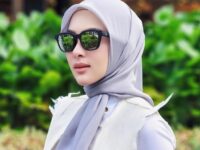 Penyanyi cantik Syahrini akhir-akhir ini memang kerap jarang tampil ke publik, baik di media sosial maupun di media televisi.