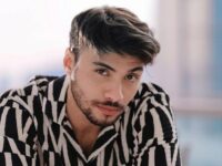 Refal Hadi berhasil mengundang gelak tawa karena salah menyebut baju dalaman yang dipakainya dengan miniset ketika akan membuat konten.