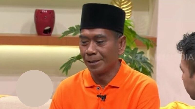 Mr. Nanang, penjual cincau yang viral berkat kemampuan bahasa Inggrisnya yang memukau, bahkan dia jago menggunakan aksen British.