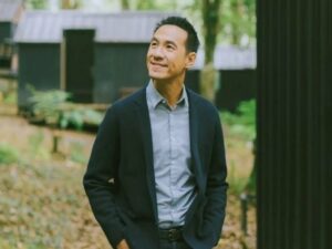 Daniel Mananta bercerita tentang masa lalunya yang sangat ambisius dalam mencapai cita-cita. Katanya, berawal dari pola asuh orang tua.