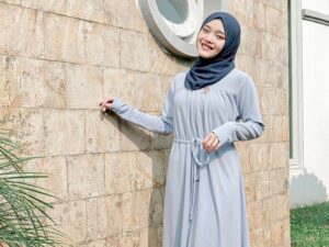 Putri Delina dituding sebagai penyebab kehancuran rumah tangga orang tuanya. Sampai kini netizen masih ramai memberikan komentar buruk.