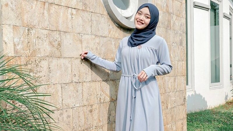 Putri Delina dituding sebagai penyebab kehancuran rumah tangga orang tuanya. Sampai kini netizen masih ramai memberikan komentar buruk.