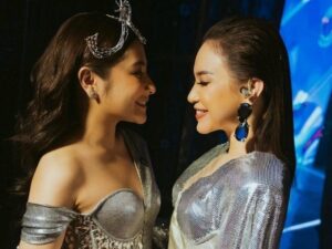 Prilly Latuconsina dan Rossa tampil kompak dengan busana yang serupa, keduanya dijuluki sebagai kembaran yang cantik dan mungil.