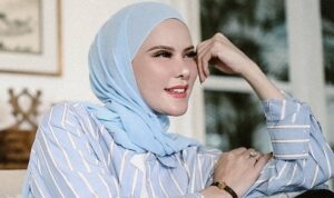 Angel Lelga sangat terkejut saat disuruh untuk kembali memeluk Kristen. Dia merasa sedang diolok-olok oleh mantan kuasa hukumnya itu.