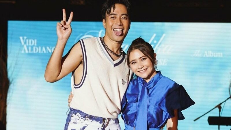 Prilly Latuconsina dan Vidi Aldiano sukses menyanyikan dua buah lagu duet mereka dalam acara showcase album Vidi yang bertajuk Senandika.