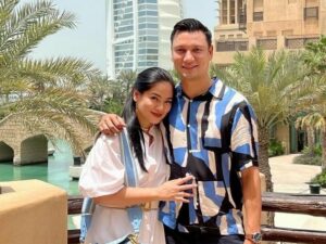 Titi Kamal kembali mengenang masa pacarannya dengan sang suami, Christian Sugiono, usai beredarnya foto-foto jadul dan surat cintanya dulu.