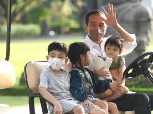 Jan Ethes Srinarendra, cucu pertama Presiden Joko Widodo ternyata mempunyai cita-cita menjadi seorang presiden ketika sudah besar nanti.