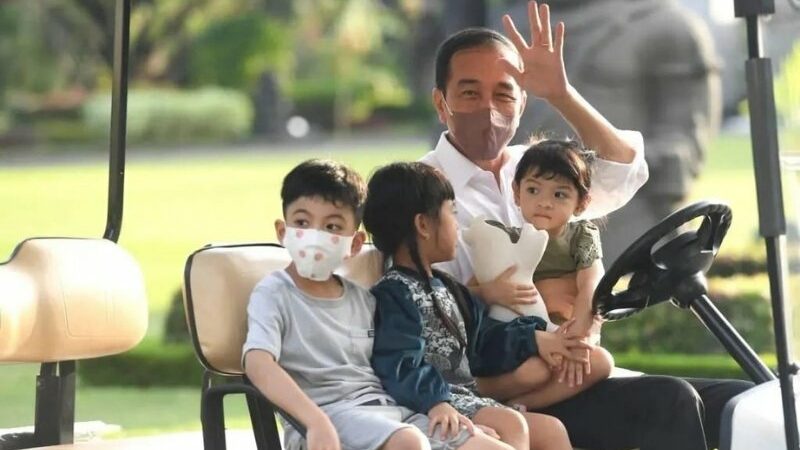 Jan Ethes Srinarendra, cucu pertama Presiden Joko Widodo ternyata mempunyai cita-cita menjadi seorang presiden ketika sudah besar nanti.