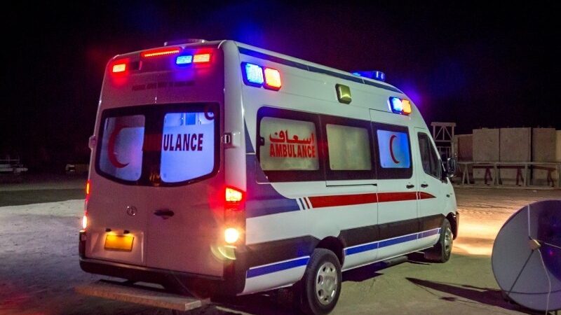 Seorang supir ambulans membagikan momen saat dirinya sedang mengantar jenazah seorang diri dalam perjalanan panjang 13 jam lamanya.