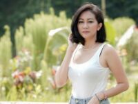 Atien Simon yang digadang-gadang masuk dalam jajaran Pemersatu Bangsa ini ternyata minat bergabung ke dalam arisan brondong kalau ada.