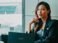 Patricia Gouw nekat lakukan goyang slebew dengan gaun mewah yang dikenakannya, dia tak ragu-ragu berjoged sampai jongkok sekalipun.