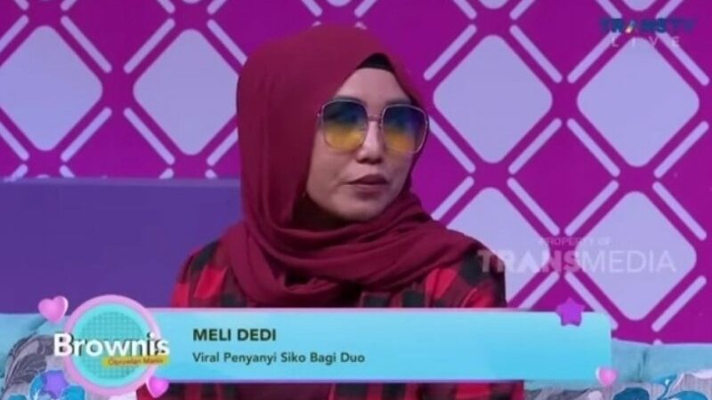 Meli Dedi, penyanyi lagu “Sikok Bagi Duo” yang kini tengah viral menjadi sound di TikTok ternyata orang asli Lubuklinggau, Sumatera Selatan.